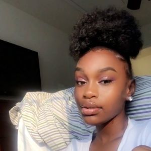 Meet your Posher, Blessyn